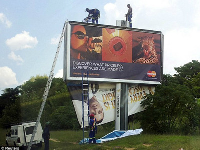 Những tấm poster của Pistorius tại Nam Phi đã bị gỡ xuống