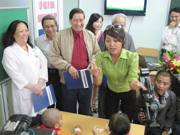 Ca sĩ Thái Thùy Linh mở màn với bài giảng môn Âm nhạc