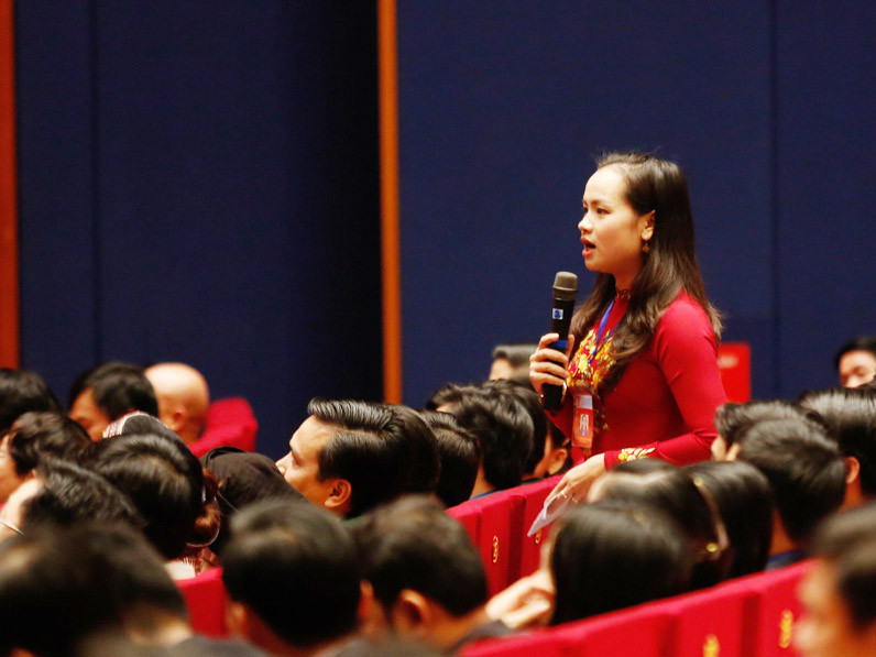 Đại biểu Trương Hồng Trang (Bạc Liêu) đặt câu hỏi. Ảnh: Hồng Vĩnh. Đại biểu Trương Hồng Trang (Bạc Liêu)