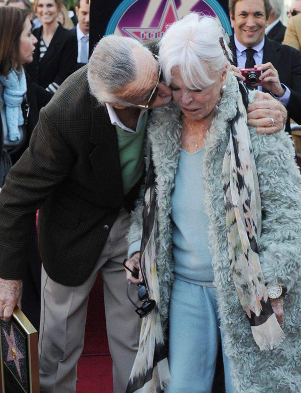  ‘Cha đẻ’ Marvel và vợ: Yêu từ cái nhìn đầu tiên rồi 70 năm không rời ảnh 3