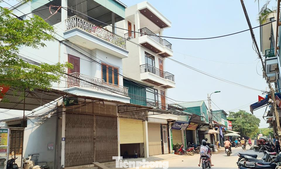 Nhiều ô đất khu vực Ao Chùa, xã Dị Nậu đóng tiền cùng đợt với ông Nguyễn Đức Đường đều được giao đất và xây dựng. Nhiều ô đất khu vực Ao Chùa, xã Dị Nậu đóng tiền cùng đợt với ông Nguyễn Đức Đường đều được giao đất và xây dựng.