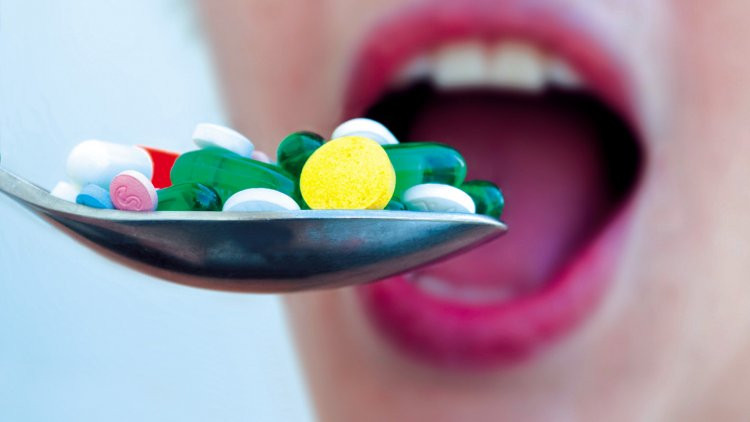 Uống nhiều loại thuốc cùng một lúc, bạn sẽ khó tránh khỏi sự tương tác giữa các loại thuốc.