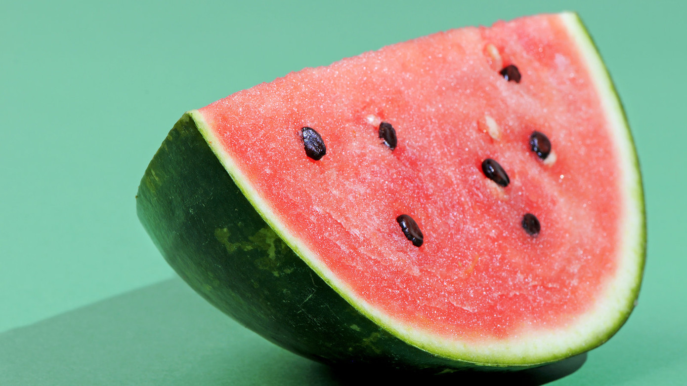 Ăn nhiều trái cây tươi giúp tăng đề kháng đề đối phó với bệnh tật sau mùa mưa lũ.