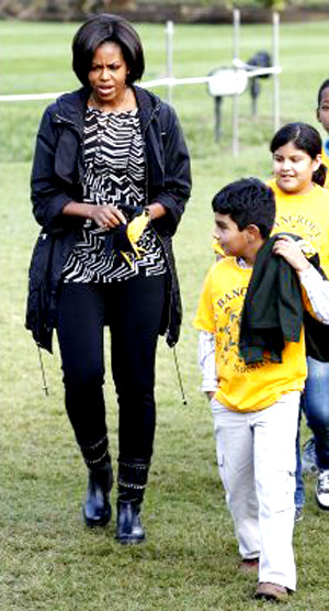 Thân tình trò chuyện với các em học sinh. Thân tình trò chuyện với các em học sinh