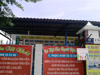 Tại Bình Dương hiện nay, ngôn ngữ được ưa chuộng nhất vẫn là tiếng Hoa, vì vậy rất nhiều trung tâm dạy tiếng Hoa do người Trung Quốc ở ra đời nhằm dạy người Việt Nam sử dụng phổ thông