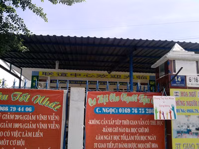 Tại Bình Dương hiện nay, ngôn ngữ được ưa chuộng nhất vẫn là tiếng Hoa, vì vậy rất nhiều trung tâm dạy tiếng Hoa do người Trung Quốc ở ra đời nhằm dạy người Việt Nam sử dụng phổ thông