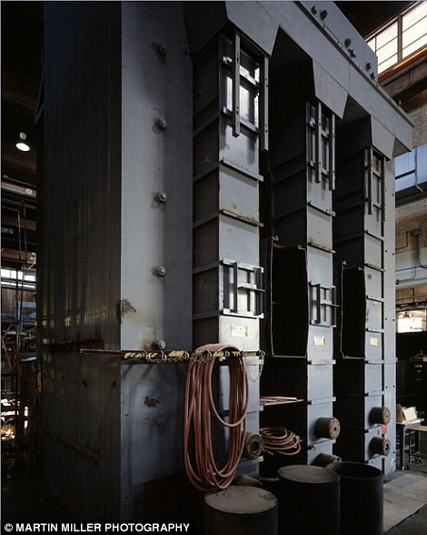 Hệ thống ống dẫn tại nhà máy sản xuất