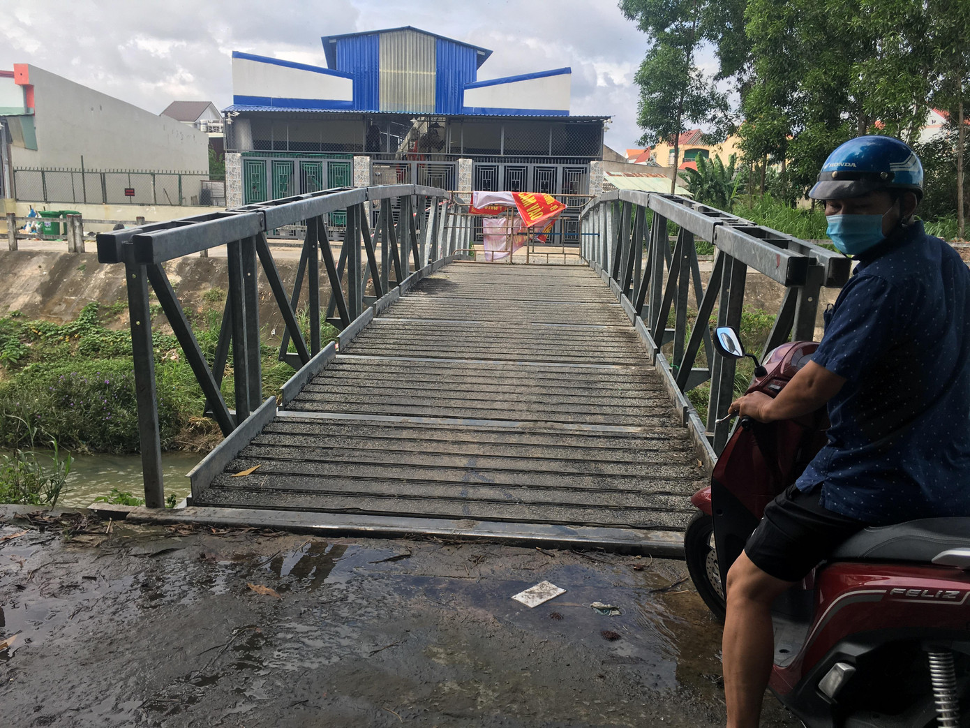 Các lối đi “tiểu ngạch” cũng được bịt kín, không cho người qua lại