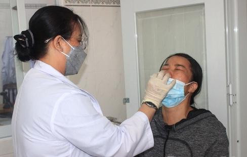 Thực hiện lấy mẫu trong khu dân cư