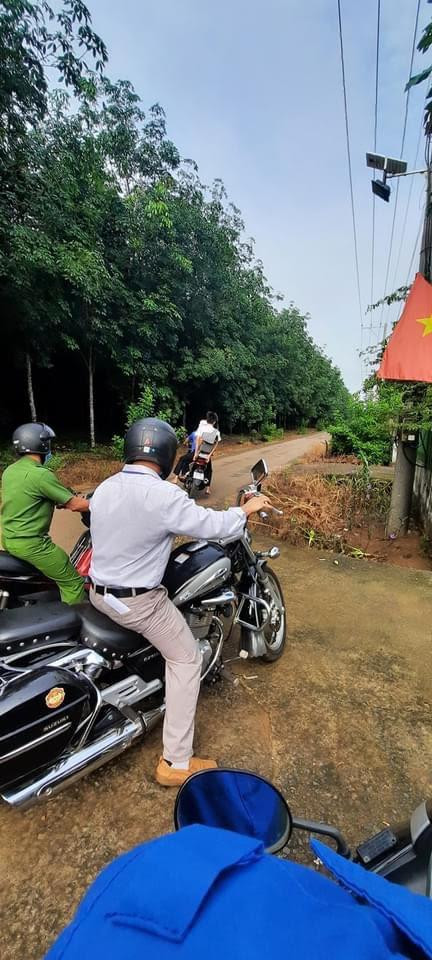 S. được "hộ tống" đến điểm thi S. được "hộ tống" đến điểm thi