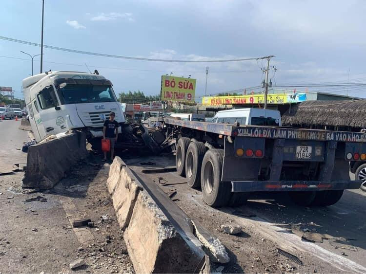 Xe đầu kéo gây tai nạn