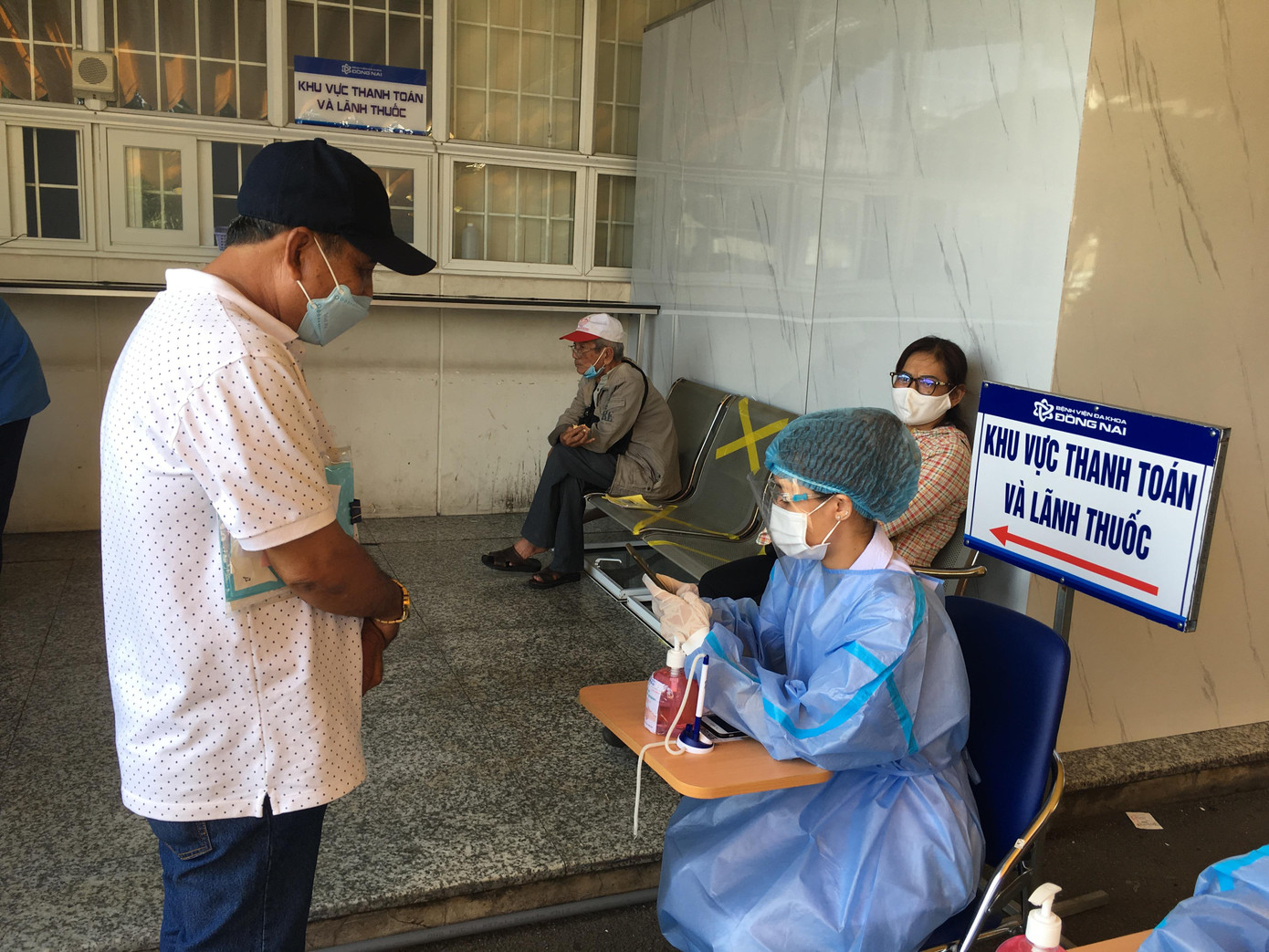 Triển khai các khu vực khám sàng lọc tại các bệnh viện