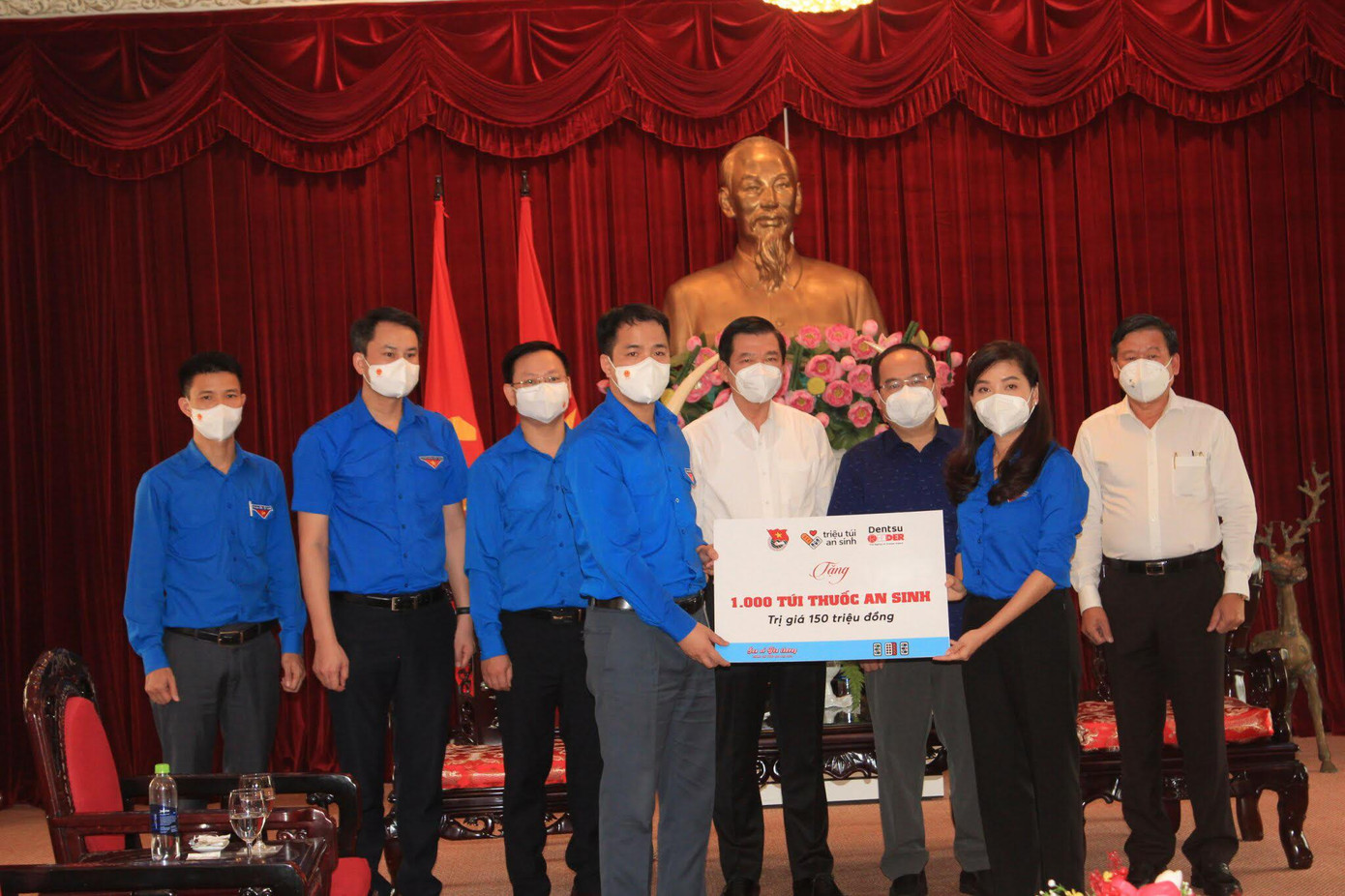 Bí thư Trung ương Đoàn trao nguồn lực phòng, chống dịch cho tỉnh Đồng Nai Bí thư Trung ương Đoàn trao nguồn lực phòng, chống dịch cho tỉnh Đồng Nai