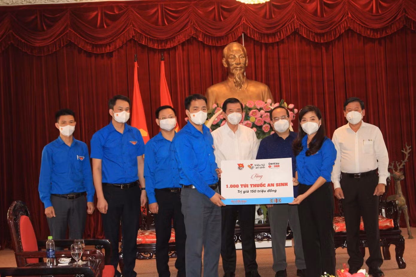 Bí thư Trung ương Đoàn trao nguồn lực phòng, chống dịch cho tỉnh Đồng Nai