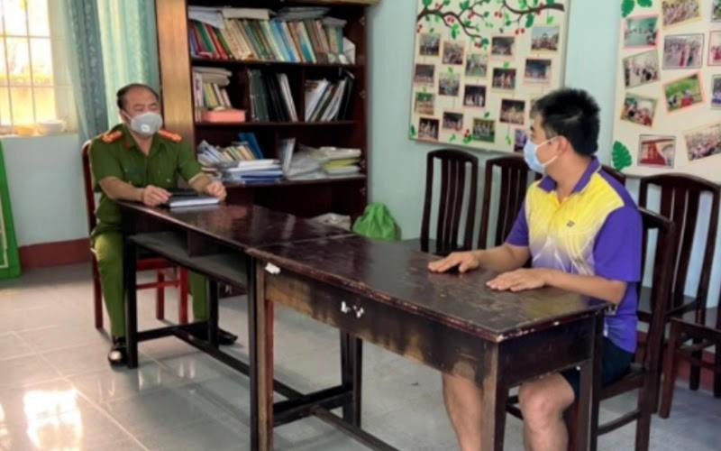 Cơ quan điều tra làm việc với một nghi can trong vụ án