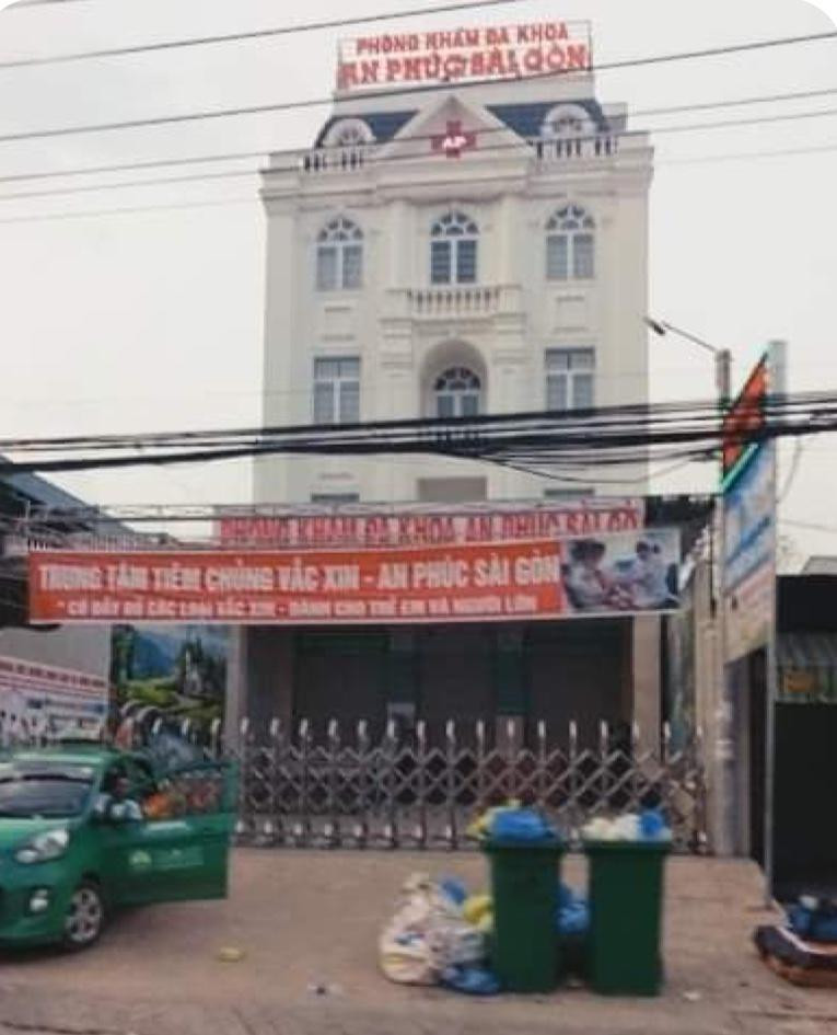 Phòng khám nơi nữ bác sĩ làm việc đã bị phong toả