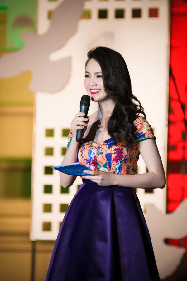 Á hậu Thụy Vân và hơn 1 tỷ người cùng tắt đèn ảnh 5