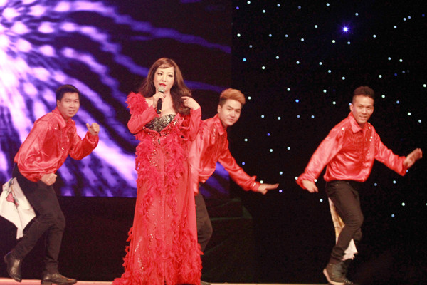 Thúy Nga khi đẹp lộng lẫy, lúc xấu hơn...quỷ ảnh 1