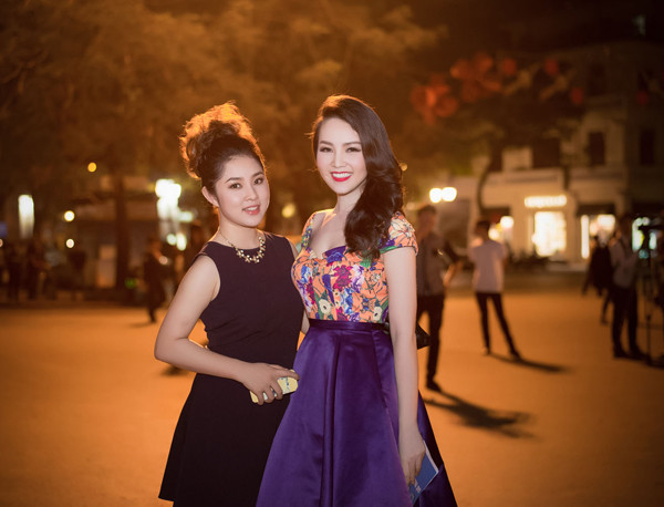 Á hậu Thụy Vân và hơn 1 tỷ người cùng tắt đèn ảnh 3