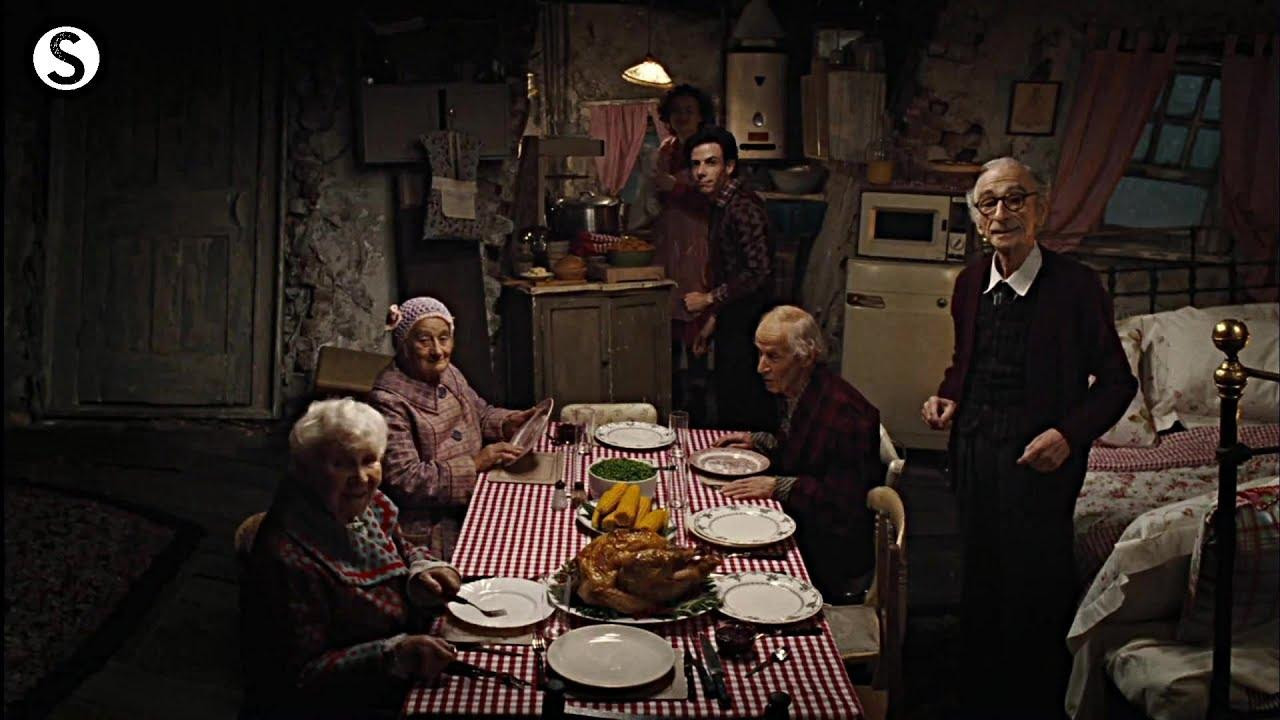 Gia đình Bucket tuy không giàu có nhưng chưa bao giờ thiếu hơi ấm và tình yêu thương. (Nguồn: Internet) Gia đình Bucket tuy không giàu có nhưng chưa bao giờ thiếu hơi ấm và tình yêu thương. (Nguồn: Internet)