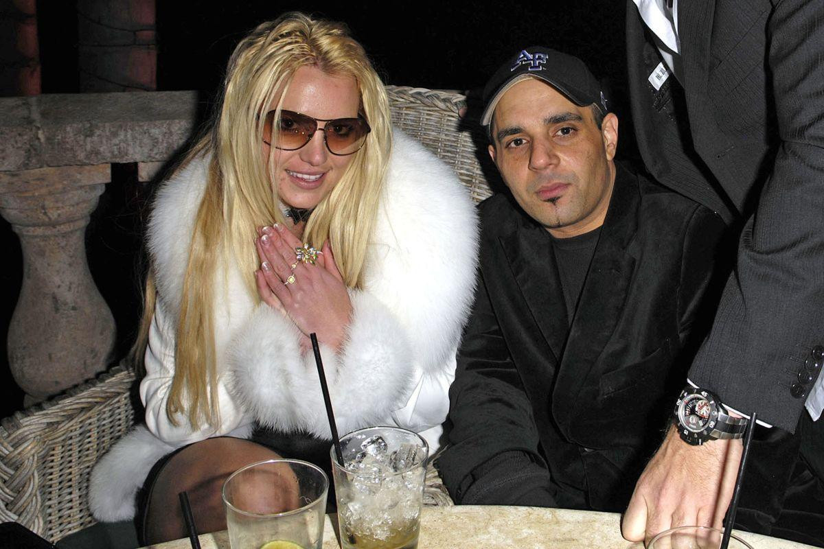 Sam Lutfi - một trong những nhân vật gây tranh cãi nhất từng xuất hiện trong cuộc đời Britney. Sam Lutfi - một trong những nhân vật gây tranh cãi nhất từng xuất hiện trong cuộc đời Britney.