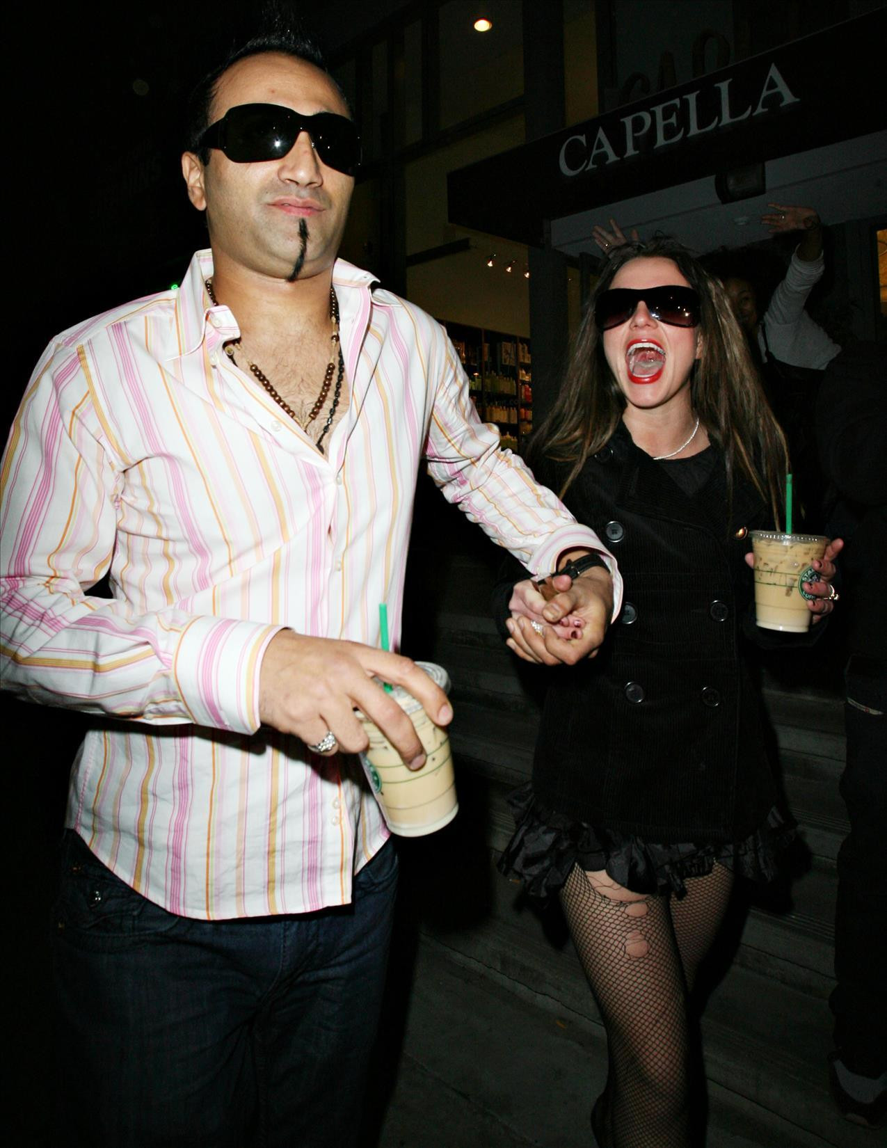 Britney và Adnan thuở còn mặn nồng. Britney và Adnan thuở còn mặn nồng.