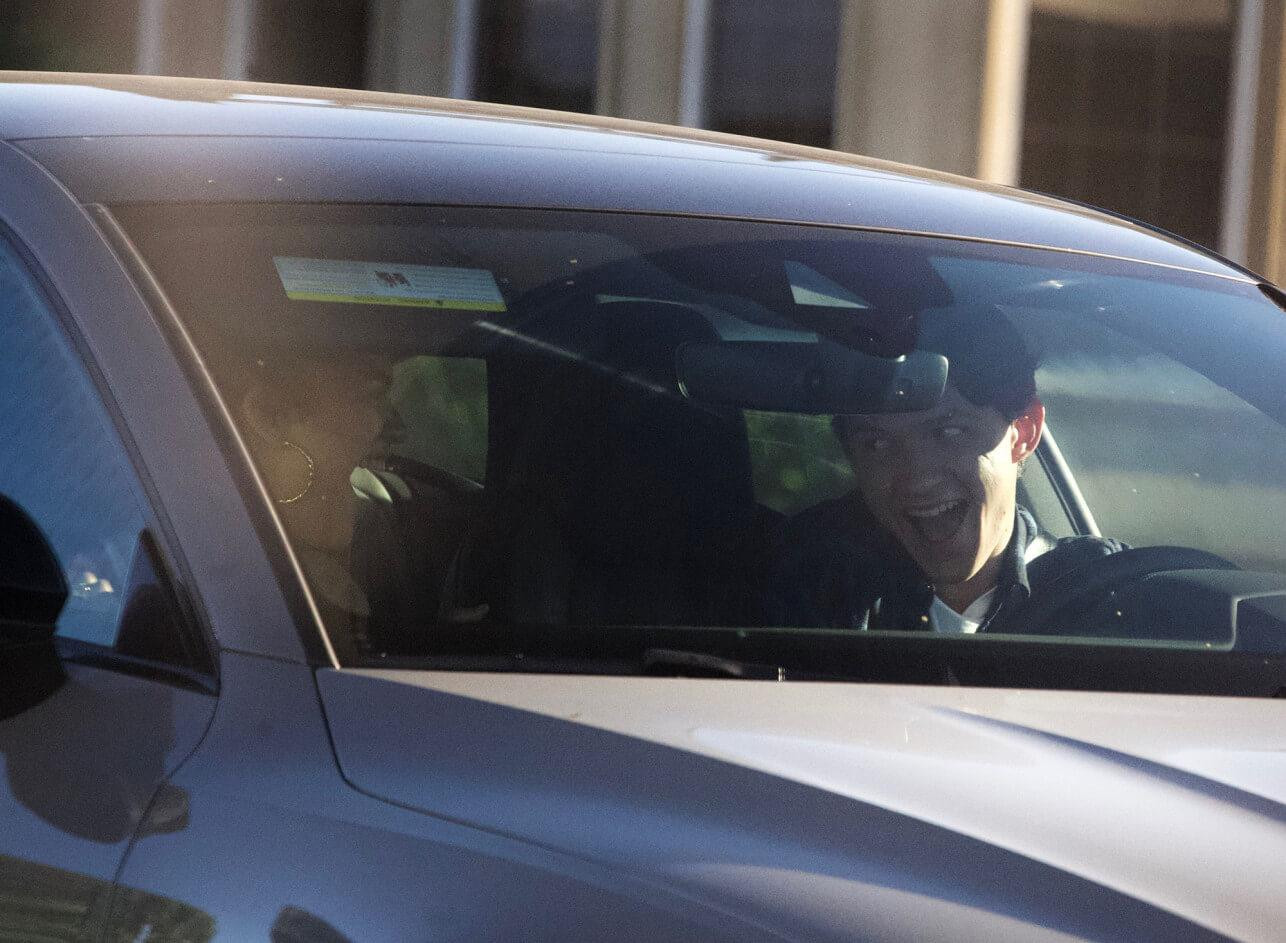 Đời này nhất định phải ở bên người có thể khiến ta thoải mái vui cười như bức ảnh trên. (Nguồn: Page Six)