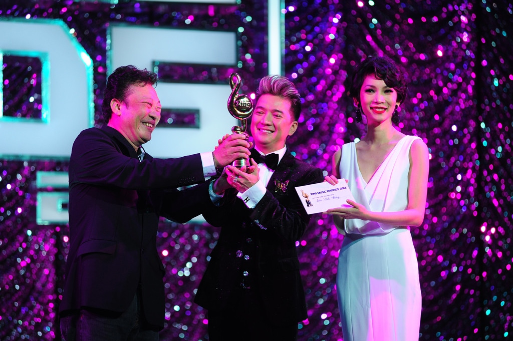 Mr.Đàm với 2 giải thưởng Music Video và Nam ca sĩ yêu thích nhất