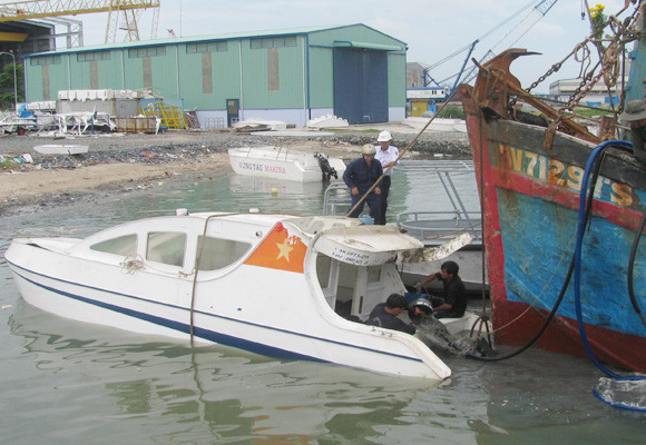 Do mưa bão, đến ngày 4/8 con tàu chìm ở thủy phận huyện Cần Giờ, TP.HCM 