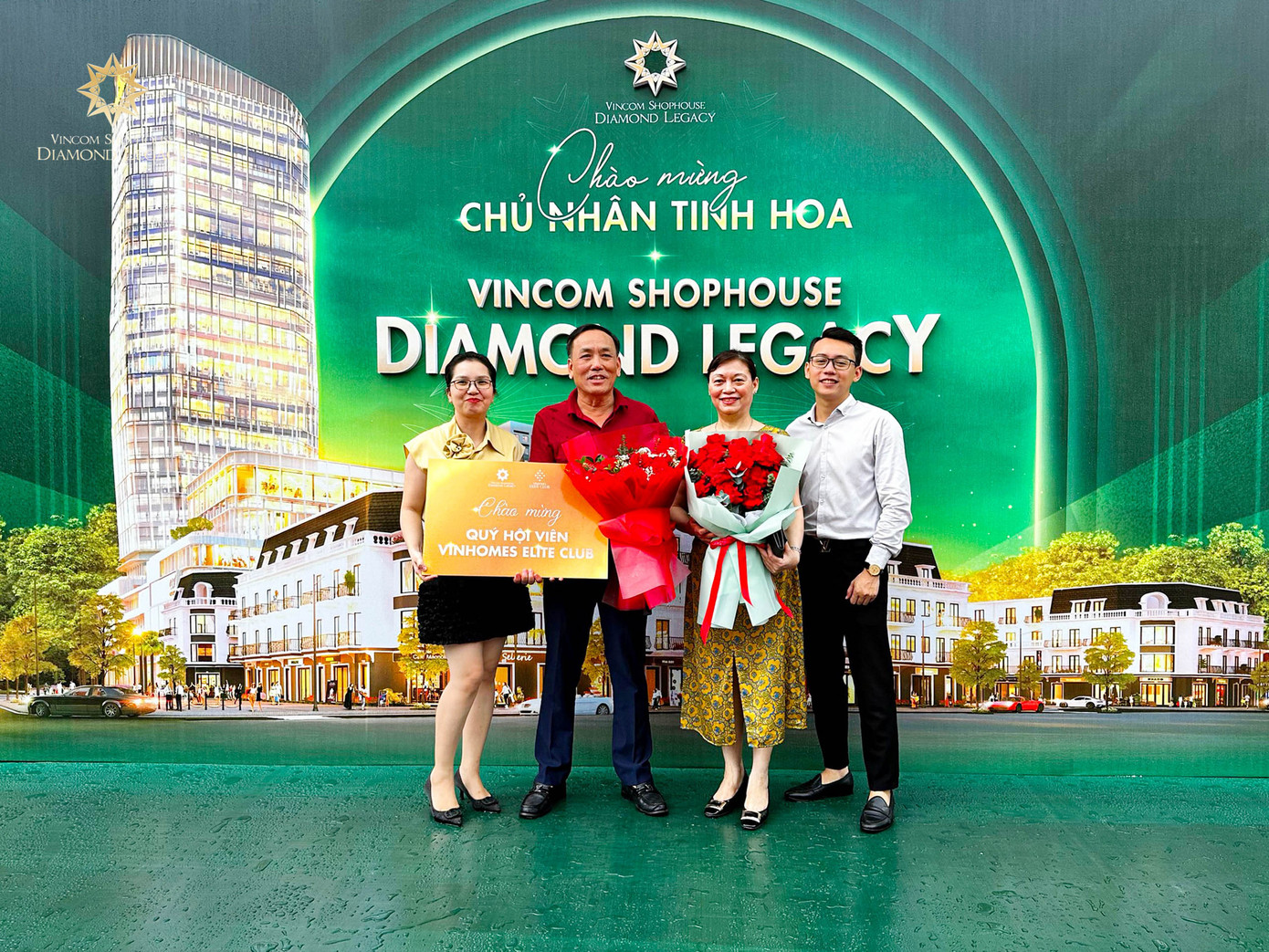 Chủ nhân Vincom Shophouse Diamond Legacy vui mừng trở thành những người đầu tiên sở hữu nhà phố trong quỹ căn giới hạn nằm ngay trung tâm TP Vinh Chủ nhân Vincom Shophouse Diamond Legacy vui mừng trở thành những người đầu tiên sở hữu nhà phố trong quỹ căn giới hạn nằm ngay trung tâm TP Vinh