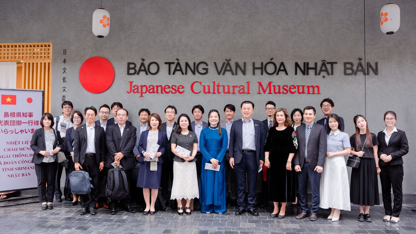 Sau khi tham quan Công viên khoáng nóng, ngài Thống đốc và phái đoàn cùng đại diện tỉnh Phú Thọ đã ghé thăm Bảo tàng văn hóa Nhật Bản, dành lời khen cho không gian bản sắc và sự đầu tư chỉn chu tại đây