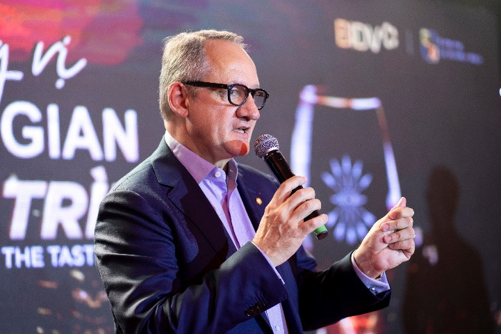 Ông Alexis de La Palme - Chủ tịch Edmond de Rothschild Heritage - chia sẻ tại sự kiện Ông Alexis de La Palme - Chủ tịch Edmond de Rothschild Heritage - chia sẻ tại sự kiện