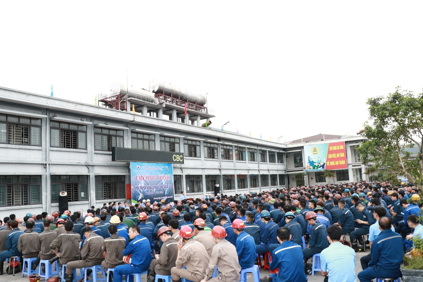 Than Quang Hanh - TKV tổ chức tuyên truyền, huấn luyện An toàn - Vệ sinh lao động đầu ca 1 ngày 27/5/2024