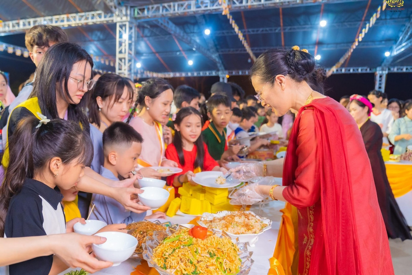 Hàng nghìn Phật tử tham gia lễ hội ẩm thực tại Chùa Ba Vàng Hàng nghìn Phật tử tham gia lễ hội ẩm thực tại Chùa Ba Vàng