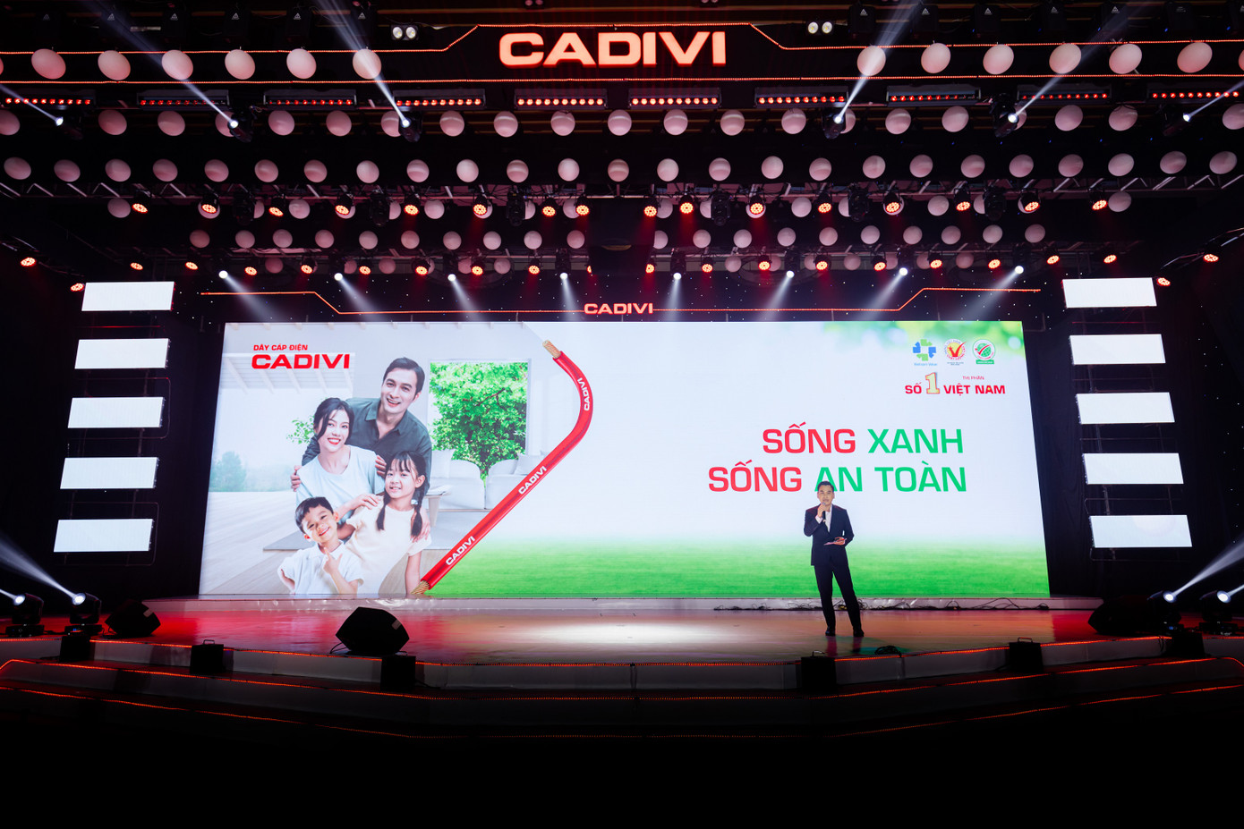 Ông Hồ Quang Nhân - Tổng Giám đốc CADIVI phát biểu tại Hội nghị. Ông Hồ Quang Nhân - Tổng Giám đốc CADIVI phát biểu tại Hội nghị.