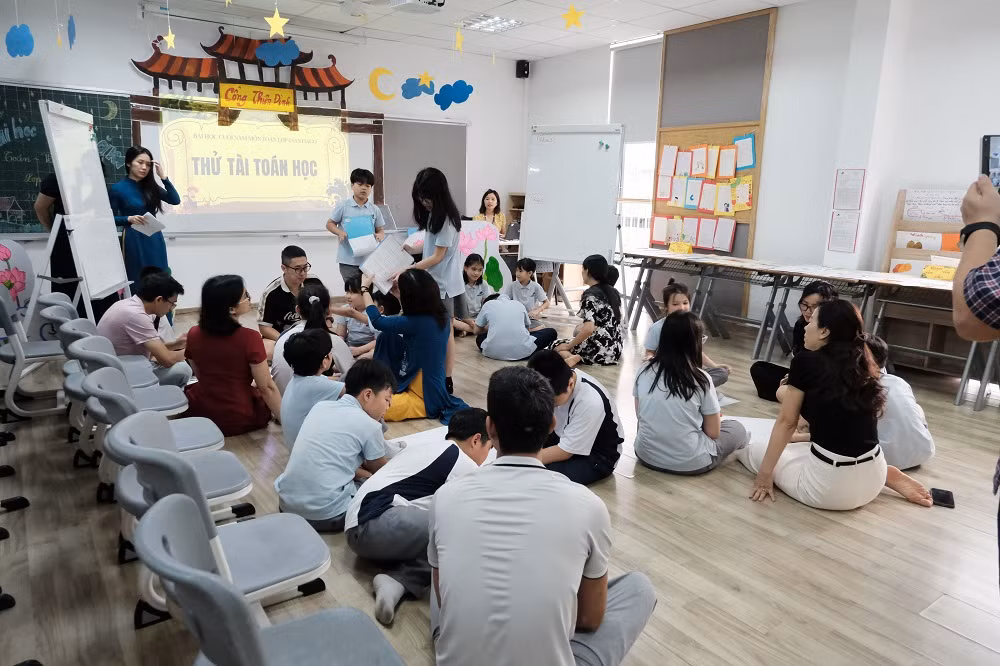 Học sinh báo cáo với Ngọc Hoàng bằng bài vè về Toán học