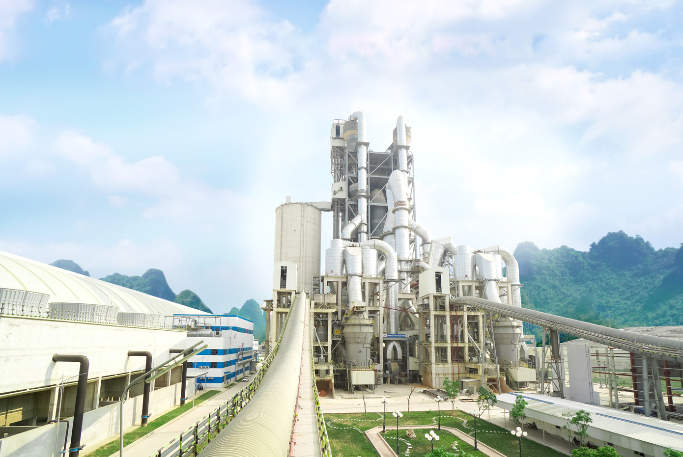 Xi Măng Xuân Thành tiên phong sử dụng các dây chuyền công nghệ hiện đại, thân thiện, góp phần nâng cao chất lượng môi trường làm việc cho người lao động