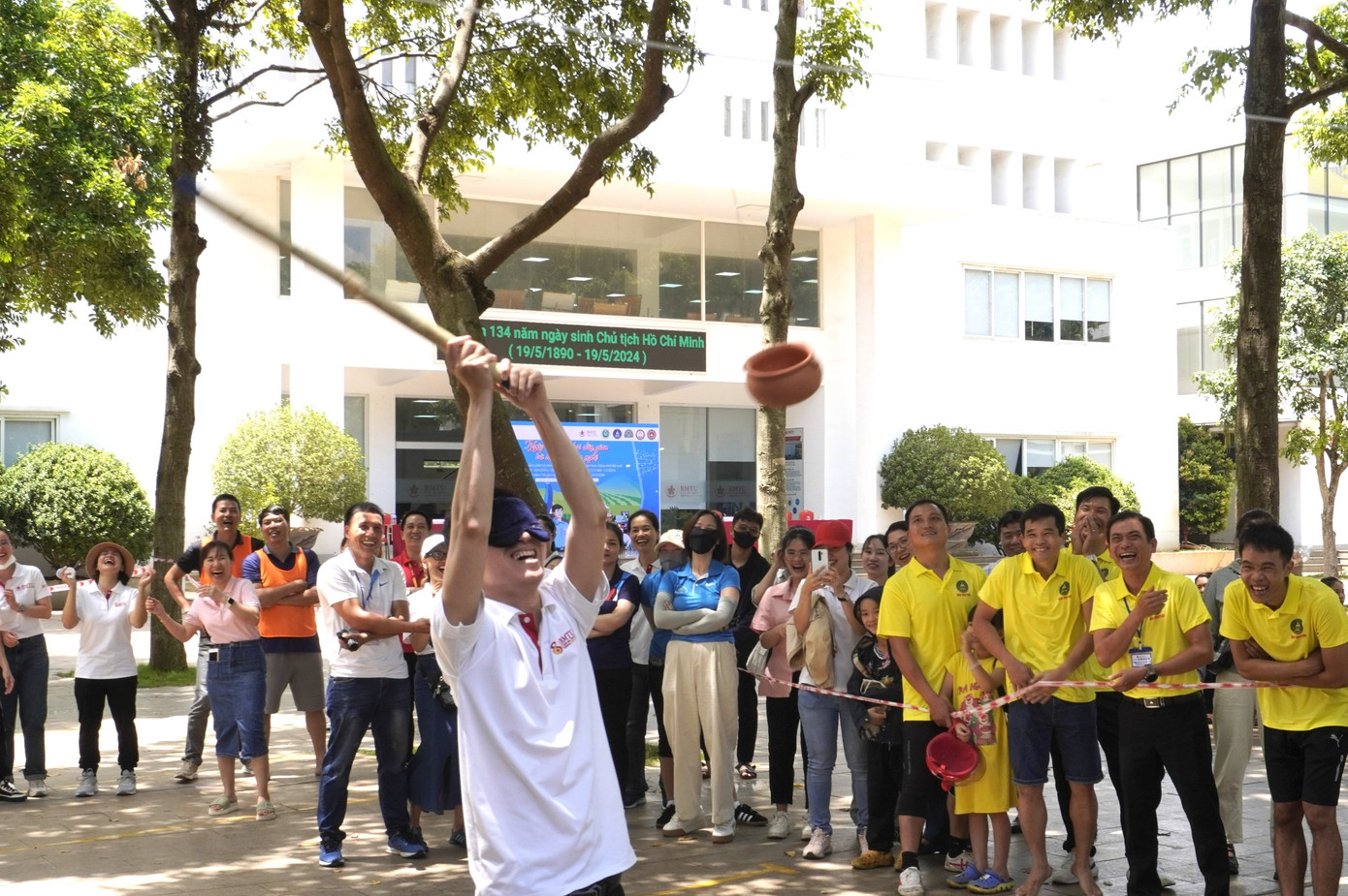 Trò chơi đập niêu hấp dẫn, kịch tính