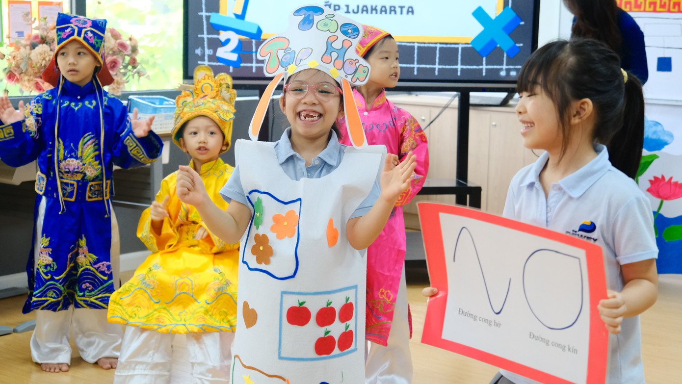 Các bậc phụ huynh và Học sinh Dewey cùng tham gia “Thử tài Toán học” Các bậc phụ huynh và Học sinh Dewey cùng tham gia “Thử tài Toán học”