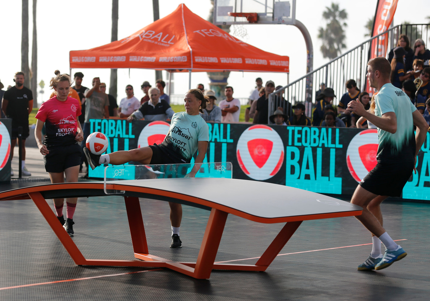 Các vận động viên thi đấu Teqball Các vận động viên thi đấu Teqball