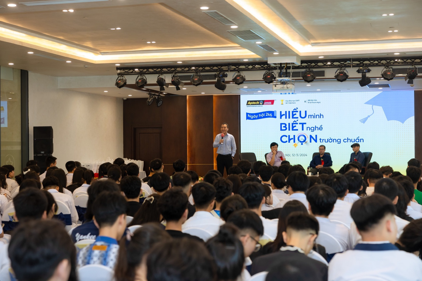 Các chuyên gia có lời khuyên với các thí sinh hãy bình tĩnh chọn trường vì mục tiêu trang bị kiến thức, kỹ năng thực tế để từ đó có việc làm phù hợp sau khi tốt nghiệp Các chuyên gia có lời khuyên với các thí sinh hãy bình tĩnh chọn trường vì mục tiêu trang bị kiến thức, kỹ năng thực tế để từ đó có việc làm phù hợp sau khi tốt nghiệp