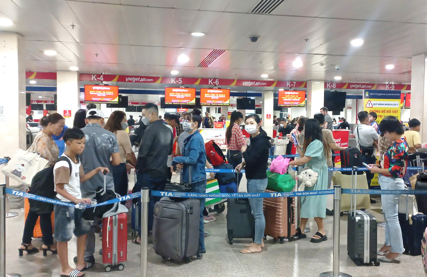 Lượng khách qua các sân bay tăng mạnh dịp cao điểm hè (ảnh: Đ.M)