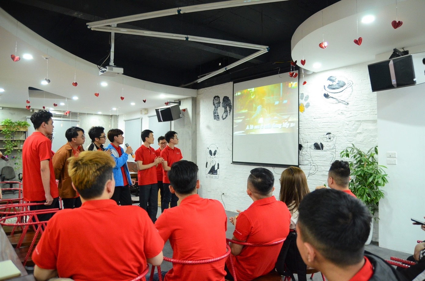 Bình tĩnh lựa chọn nghề đúng sẽ giúp sinh viên học tập hiệu quả và đầy hứng thú (ảnh một buổi bảo vệ Dự án phần mềm tại Aptech 285 Đội Cấn) Bình tĩnh lựa chọn nghề đúng sẽ giúp sinh viên học tập hiệu quả và đầy hứng thú (ảnh một buổi bảo vệ Dự án phần mềm tại Aptech 285 Đội Cấn)