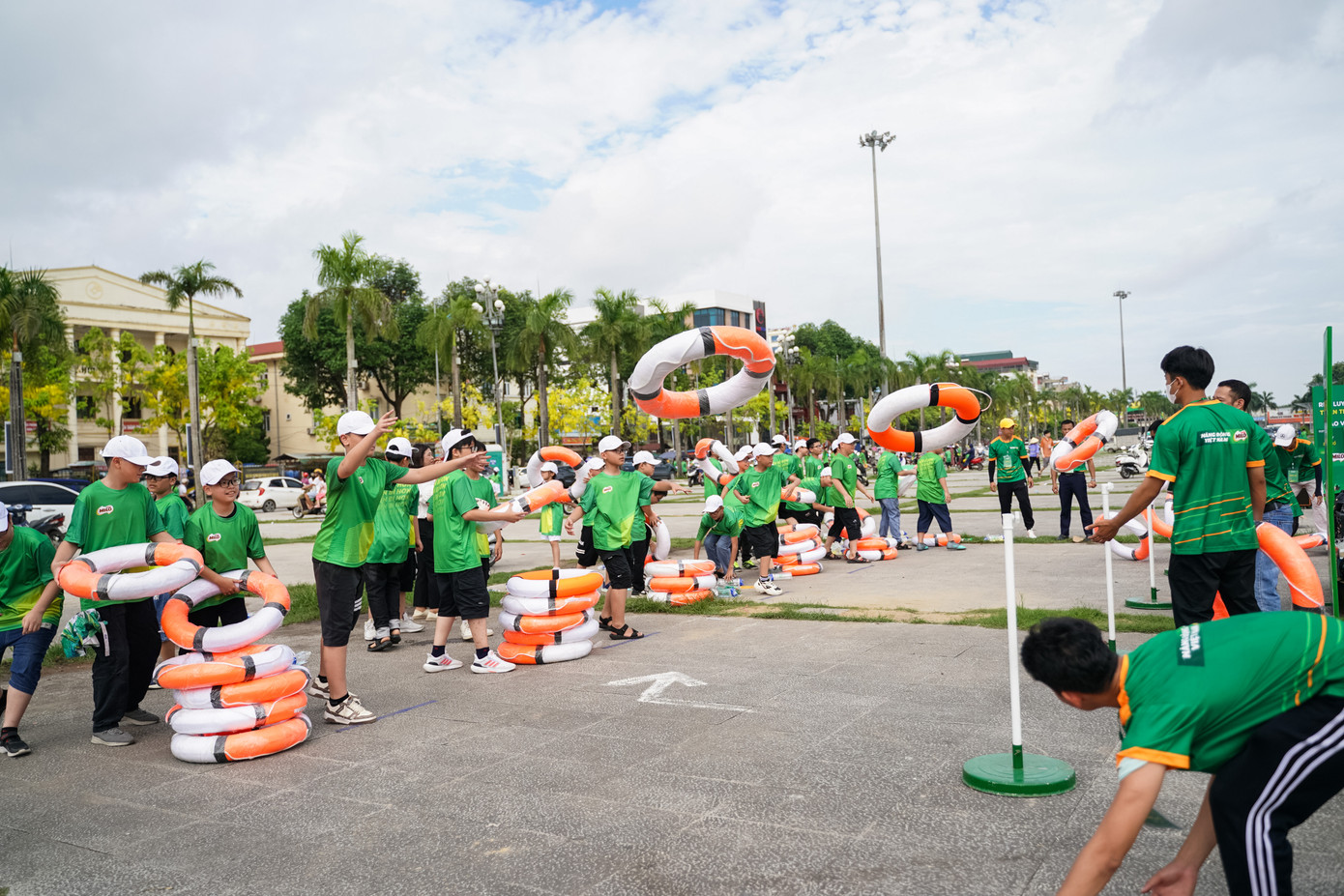 Các em nhỏ được thực hành kỹ năng an toàn khi bơi và phòng, chống đuối nước Các em nhỏ được thực hành kỹ năng an toàn khi bơi và phòng, chống đuối nước