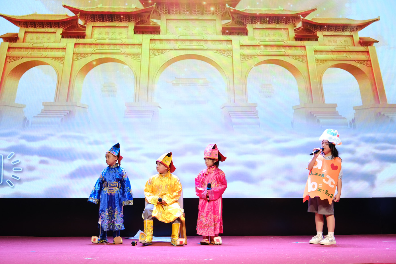 “Bài học cuối năm môn Toán” lấy cảm hứng từ chương trình “Gặp nhau cuối năm” “Bài học cuối năm môn Toán” lấy cảm hứng từ chương trình “Gặp nhau cuối năm”