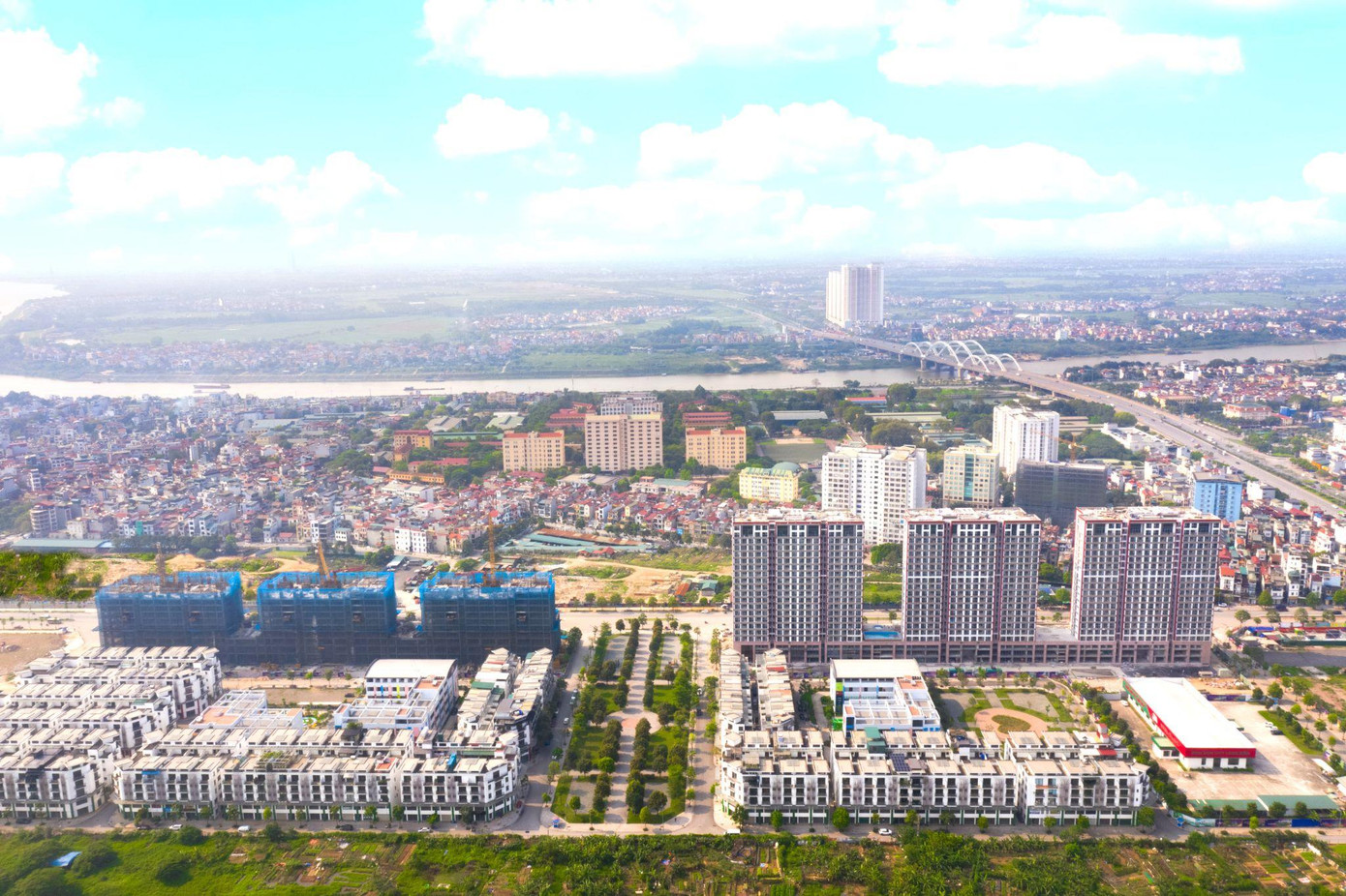 Tính kết nối vượt trội của Khai Sơn City khi nằm gần các cây cầu lớn bắc qua Sông Hồng và sông Đuống dẫn vào trung tâm Thành phố