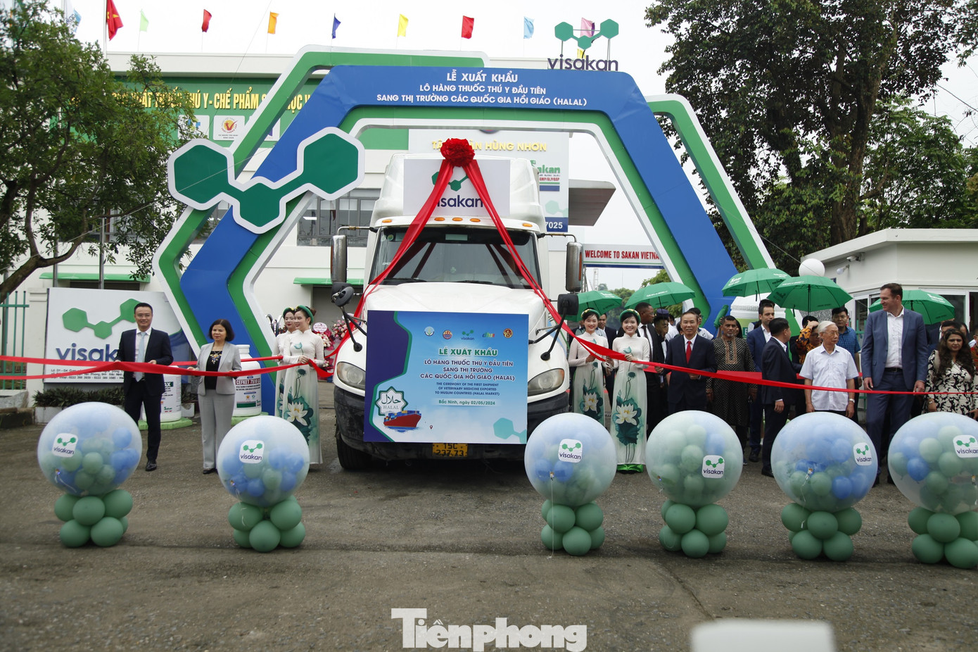 Chuyến xe chở lô hàng thuốc thú y sang thị trường Hồi giáo Chuyến xe chở lô hàng thuốc thú y sang thị trường Hồi giáo