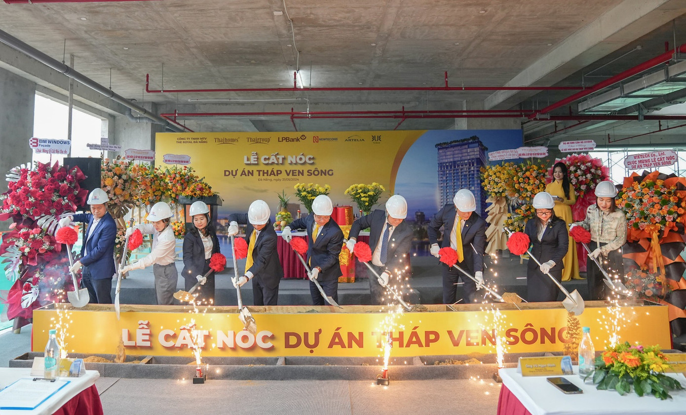 Sự kiện cất nóc dự án Tháp Ven Sông Sự kiện cất nóc dự án Tháp Ven Sông