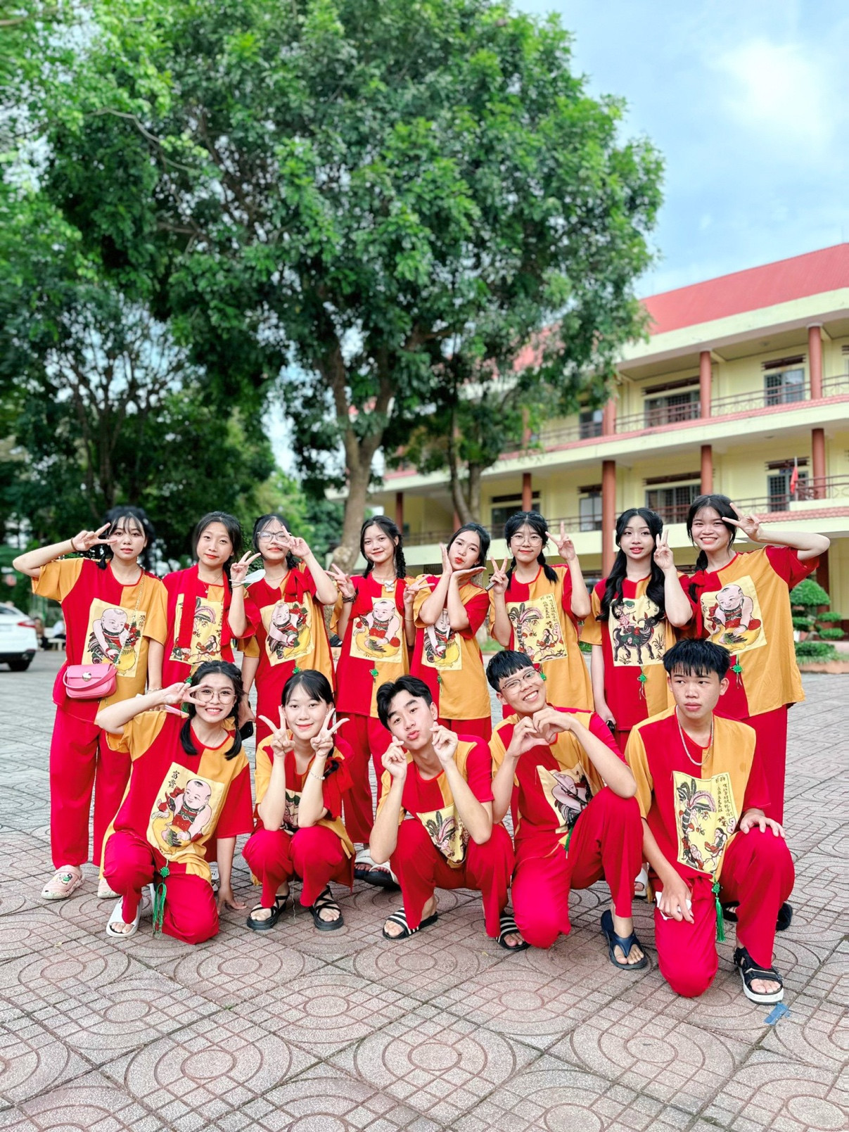 Rất nhiều màu sắc, cá tính riêng đến từ sự sáng tạo của các bạn (Nguồn: Bài dự thi của Trường THPT Lê Quý Đôn - Đắk Lắk) Rất nhiều màu sắc, cá tính riêng đến từ sự sáng tạo của các bạn (Nguồn: Bài dự thi của Trường THPT Lê Quý Đôn - Đắk Lắk)