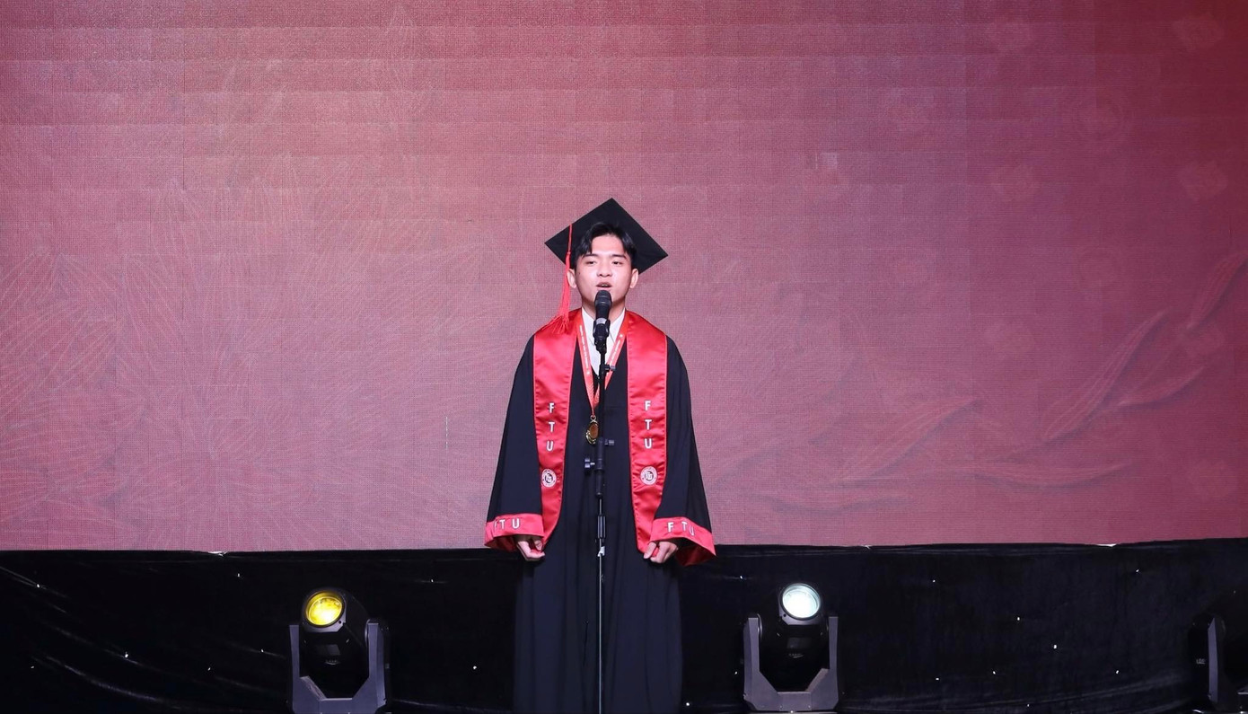 Tân Thủ khoa Chương trình tiêu chuẩn Chuyên ngành Kinh tế đối ngoại - Diệp Quốc Chinh với phần Final Talk gây xúc động.